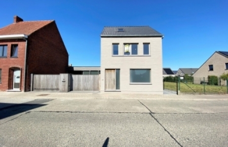 Huis te huur in pittem met 4 slaapkamers en 2 badkamers