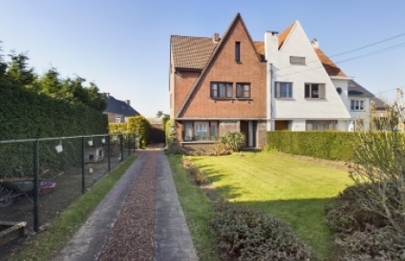Huis te koop in opoeteren met 3 slaapkamers en 2 badkamers